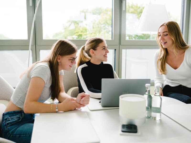 Naše zaškolení ti pomůže cítit se dobře od prvního dne